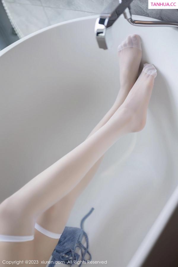 程程程  [XiuRen]高清写真图 2023.06.19 No.6941 程程程- 牛仔裤美腿第76张图片
